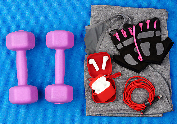 포토 JPG 해외이미지 라이프스타일 옷 장갑 다이어트 사람없음 운동복 아령 파란배경 케이블선 무선이어폰 해외포토 잡화 이어폰 백그라운드 건강 생활 파란색 전선 파일형식 이미지허브