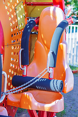 포토 JPG 해외이미지 주간 행복 의자 휴식 사람없음 야외 맑음 주황색 놀이공원 놀이기구 주말 해외포토 자연요소 감정 컬러 가구 컨셉 날씨 테마파크 파일형식 이미지허브