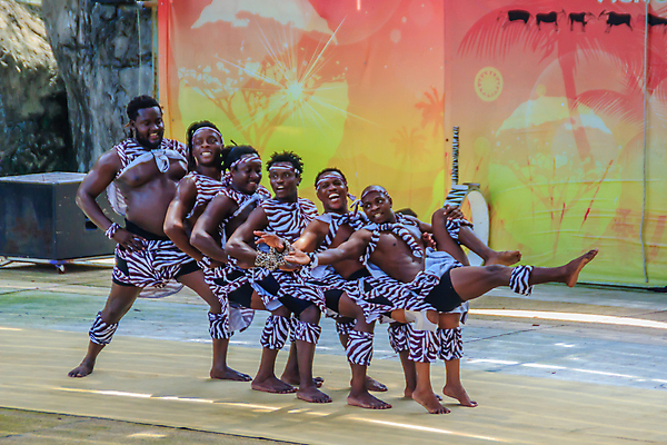 포토 JPG 해외이미지 구름 라이프스타일 하늘 휴가 사람없음 야외 가로 컬러풀 평화 공연 흐름 자유 깃발 실크 익스트림스포츠 항공 군용 낙하산 쇼 깃대 케냐 애국심 에어쇼 독립 무료 전국 정부 해외포토 자연요소 스포츠 컬러 컨셉 아프리카 군대 이벤트 생활 직물 파일형식 이미지허브