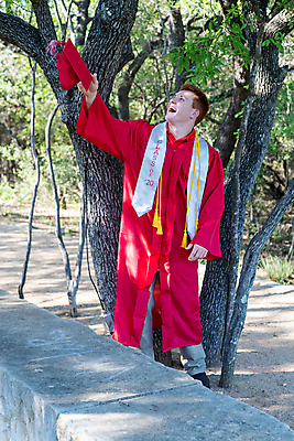 포토 JPG 해외이미지 남자 행복 여유 포즈 졸업 학교 성공 기념 한명 미소 소년 10대 빨간색 파란색 축구 끝 주근깨 저지 플레이어 해외포토 1 교육 감정 어린이 컬러 컨셉 청소년 표정 사람 구기 점 파일형식 이미지허브