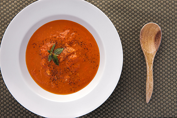 포토 JPG 해외이미지 전통 접시 음식 잎 다이어트 토마토 채소 건강 요리 사람없음 목재 빨간색 초록색 주방 식당 숟가락 식사 저녁식사 흰색 신선 뜨거움 고명 사발 맛 수프 허브 크림 유기농 매움 후추 성분 점심식사 채식주의자 핸드메이드 비건 해외포토 나무 식물 식기 웰빙 컬러 컨셉 재료 수저 상점 사기그릇 향신료 채식 파일형식 이미지허브