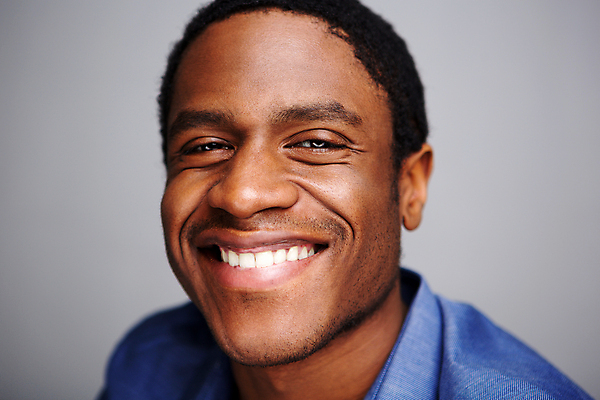 포토 JPG 해외이미지 모델 1 라이프스타일 응시 남자 행복 얼굴 벽 백그라운드 휴식 한명 웃음 사람 성인 가로 유행 검은색 회색 표현 자신감 시원함 긍정 진짜 스타일 카피스페이스 해외포토 시선 감정 컬러 컨셉 표정 생활 신체부위 공백 파일형식 이미지허브