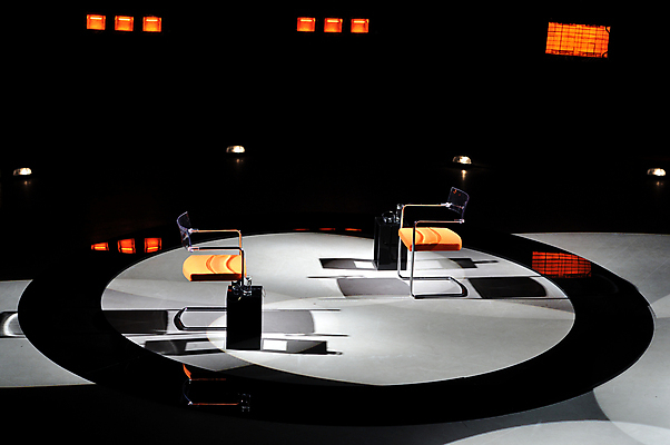 포토 JPG 해외이미지 직업 포즈 통신 회의 이벤트 사람없음 빛 세트 카메라 스크린 텔레비전 표현 뉴스 연결 필름 면접 방송 동영상 캠코더 설정 격파 채널 생존 해외포토 비즈니스 모션 전자제품 파일형식 이미지허브