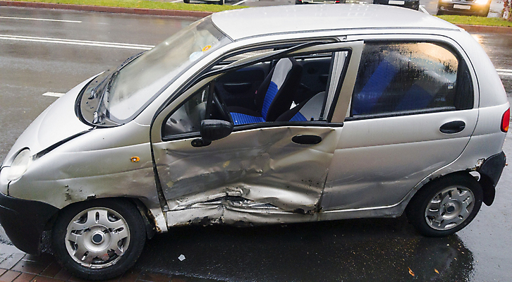 포토 JPG 해외이미지 도로 자동차 사람없음 문 손상 충돌 자동차사고 찌그러짐 해외포토 길 육상교통 컨셉 교통시설 교통사고 파일형식 이미지허브