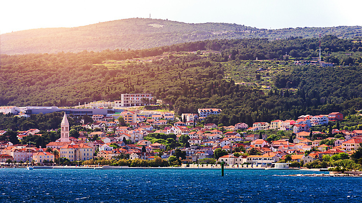 포토 JPG 해외이미지 유럽 바다 여행 건축양식 자연 하늘 휴가 파노라마 풍경 사람없음 야외 건물 물 여름 파란색 도시풍경 교회 탑 항구 산책로 도시 보트 역사 지중해 그림 포트 타운 크로아티아 다리찢기 달마시안 옛날 파라다이스 해외포토 자연요소 건축물 계절 건축 나라 길 컬러 배_교통 종교건축 교통시설 모션 촬영기법 개 생태계 파일형식 이미지허브