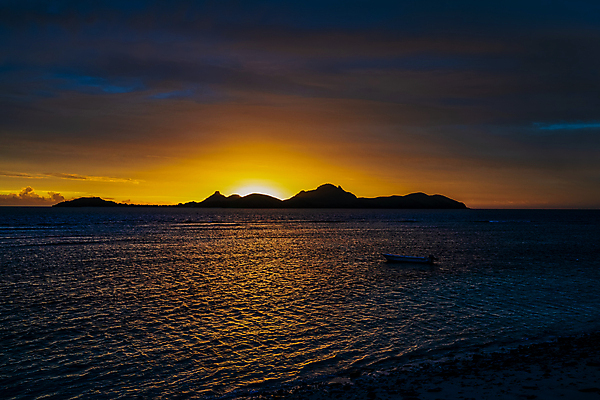 포토 JPG 해외이미지 나무 라이프스타일 실루엣 바다 섬 여행 백그라운드 오렌지 자연 벽지 하늘 아침 휴가 손바닥 풍경 사람없음 야외 빨간색 초록색 물 여름 파란색 빛 태양 노란색 일출 일몰 새벽 보트 황금 야간 저녁 엽서 파라다이스 포트폴리오 해외포토 주간 자연요소 식물 손 계절 컬러 배_교통 과일 촬영기법 생활 노을 편지 생태계 파일형식 이미지허브