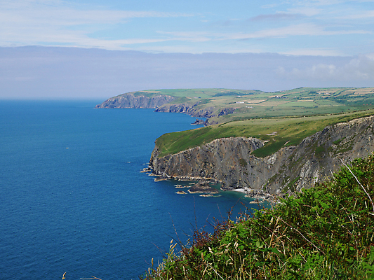 포토 JPG 해외이미지 길 바다 여행 자연 하늘 산 풍경 사람없음 야외 물 여름 파란색 절벽 시골 펨브룩셔 해외포토 자연요소 계절 컬러 생태계 파일형식 이미지허브