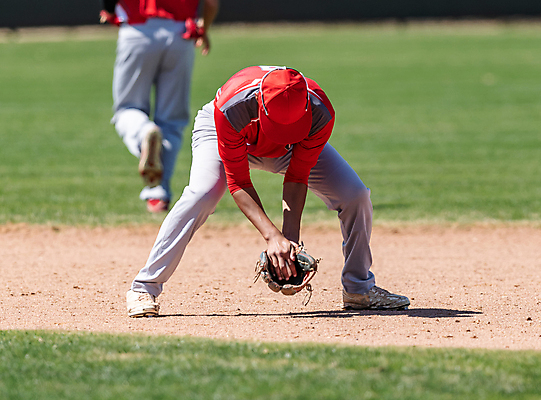 포토 JPG 해외이미지 전신 남자 유니폼 청소년 허리숙이기 두명 앞모습 뒷모습 10대 경쟁 경기장 활발 야구 하반신 야구선수 잡기 야구글러브 야구공 투수 야구복 대회 십대남자만 해외포토 옷 뷰포인트 컨셉 공 스포츠시설 모션 운동선수 숙이기 사람 운동복 구기 야구용품 글러브 남자만 십대만 파일형식 이미지허브