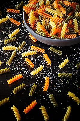 포토 JPG 해외이미지 전통 음식 백그라운드 다이어트 채소 파스타 건강 스파게티 요리 사람없음 컬러풀 식사 저녁식사 이탈리아 흰색 신선 정상 밀 지중해 먹기 내추럴 점심식사 마카로니 생식 채식주의자 해외포토 유럽 바다 컬러 모션 곡류 서양음식 채식 파스타면 파일형식 이미지허브