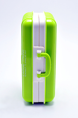 포토 JPG 해외이미지 모양 여행 십자가 서류가방 종류 손잡이 사람없음 초록색 알약 약 짐 덮개 긴급 원형 오브젝트 잠금 나누기 편리함 유지 마약 분할 스타일 해외포토 도형 컬러 컨셉 가방 의학 뚜껑 수학 보안 사칙연산 파일형식 이미지허브