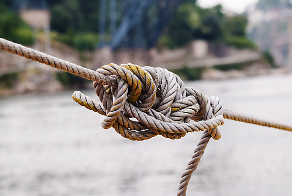 포토 JPG 해외이미지 선 밧줄 줄 바다 넥타이 항해 안전 사람없음 야외 물 갈색 힘 장비 회색 고리 코드 엉킴 얽힘 묶기 심볼 묘사 매듭 기어 뱃놀이 블러 잠금해제 해외포토 자연요소 잡화 컬러 배_교통 모션 전통놀이 파일형식 이미지허브
