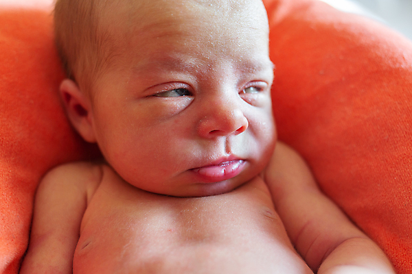 포토 JPG 해외이미지 백인 1 손 아들 얼굴 어린이 스포츠 컨셉 신체 가족 휴식 새로움 건강 관리 한명 사람 소년 파란색 주먹 꿈 흰색 침대 아기 신생아 잠 달콤 작음 담요 피부 기저귀 월 거짓말 걸음마 결백 천진난만 해외포토 서양인 남자 컬러 가구 관계 모션 신체부위 아기용품 날짜 맛 크기 파일형식 이미지허브