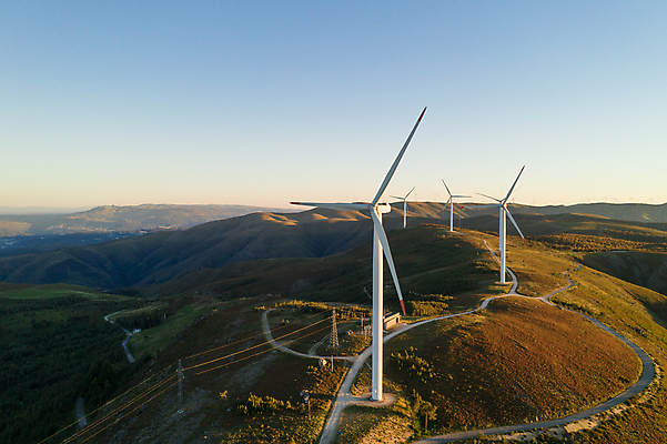 포토 JPG 해외이미지 유럽 산업 밭 자연 하늘 바람 기술 안테나 파노라마 풍경 사람없음 농장 환경 탑 힘 기계 재활용 풍차 발전기 에너지 농촌 시골 칼날 그린에너지 풍력에너지 포르투갈 프로펠러 유지 방앗간 드론 생태학 조감도 호밀 해외포토 자연요소 건축물 교육 나라 농업 통신 날씨 곡류 촬영기법 발전소 친환경 생태계 파일형식 이미지허브