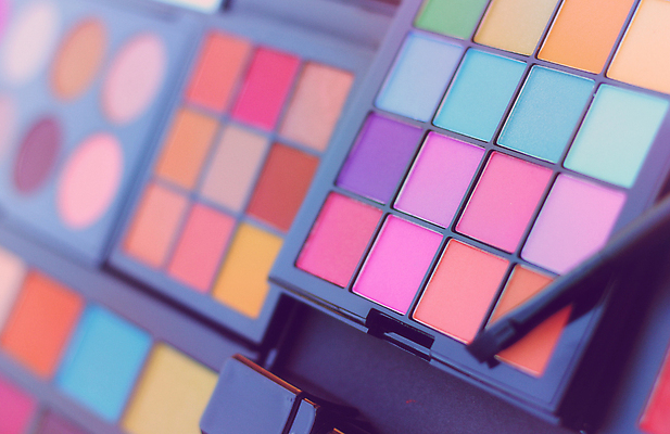 포토 JPG 해외이미지 직업 얼굴 분홍색 백그라운드 그림자 미술 사람없음 초록색 파란색 세트 컬러풀 유행 보라색 페인트 화장품 립스틱 붓 화려 팔레트 상품 가루 볼터치 수집 피부 피부관리 만들기 윤곽 예술가 아이섀도 조립 돌봄 해외포토 컬러 컨셉 모션 문화예술 신체부위 화장 뷰티 파일형식 이미지허브