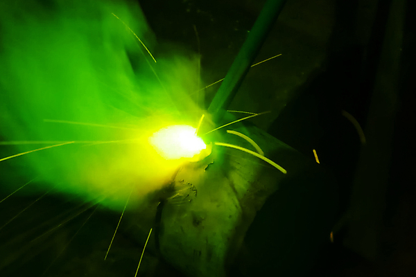 포토 JPG 해외이미지 직업 산업 공장 불 불꽃 노동자 안전 사람없음 빨간색 빛 금속 장비 도구 손전등 업무 뜨거움 액체 제조 위험 그늘 자르기 철 버너 질감 가스 튜브 산소 방사선 용접 용접공 주조 철강 해외포토 자연요소 컬러 컨셉 공업 모션 재질 조명 작업 원소 파일형식 이미지허브