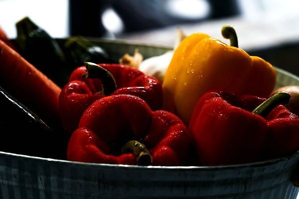 포토 JPG 해외이미지 식물 음식 채소 오렌지 재료 고추 피망 파프리카 건강 사람없음 빨간색 초록색 컬러풀 노란색 쌓기 주방 식당 정원 저녁식사 봄 활발 샐러드 추위 신선 뜨거움 사발 맛 자르기 다발 메뉴 매움 날것 후추 성분 건강식 숙성 정물화 채식주의자 해외포토 계절 컬러 컨셉 과일 모션 상점 식사 사기그릇 향신료 그림 채식 파일형식 이미지허브