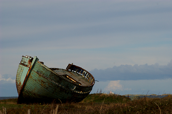 포토 JPG 해외이미지 구름 전통 바다 섬 여행 교통시설 자연 하늘 낚시 웨일즈 항해 풍경 사람없음 목재 손상 어선 보트 버리기 깨짐 수목 썩음 옛날 수평선 해외포토 자연요소 나무 교통 컨셉 배_교통 재료 모션 레저 영국 시설 생태계 파일형식 이미지허브