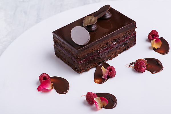 포토 JPG 해외이미지 접시 음식 백그라운드 디저트 사람없음 갈색 쿠키 케이크 초콜릿 빵집 흰색 달콤 맛 크림 페스츄리 해외포토 식기 빵 컬러 컨셉 상점 파일형식 이미지허브