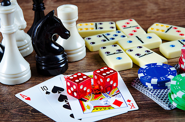 포토 JPG 해외이미지 사람없음 트럼프 포커칩 도박 체스말 카지노 주사위 포커 도미노 해외포토 놀이용품 게임 말_게임 체스 파일형식 이미지허브
