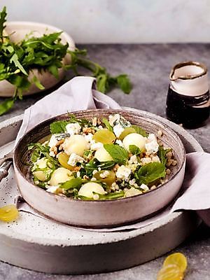 포토 JPG 해외이미지 음식 잎 다이어트 과일 염소 치즈 건강 요리 사람없음 목재 가로 초록색 식사 저녁식사 샐러드 견과류 로켓 신선 맛 상추 먹기 향신료 유기농 날것 호두 레시피 내추럴 점심식사 루꼴라 숙성 입가심 채식주의자 비건 해외포토 나무 식물 웰빙 컬러 컨셉 채소 재료 포유류 모션 유제품 채식 향미료 파일형식 이미지허브