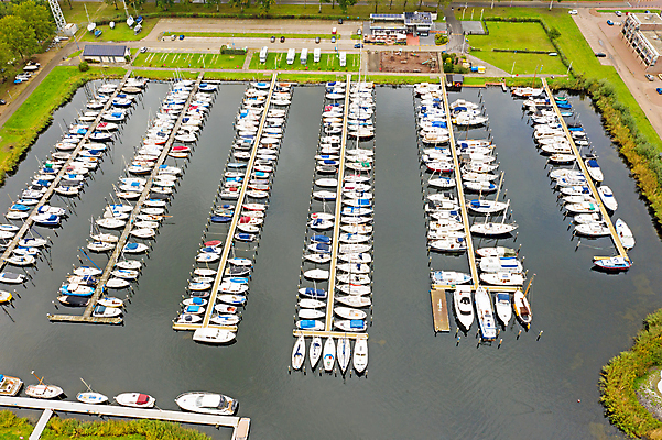 포토 JPG 해외이미지 스포츠 교통시설 자연 안테나 사람없음 야외 물 항구 시골 도시 보트 네덜란드 타운 드론 해외포토 자연요소 유럽 교통 배_교통 통신 시설 생태계 파일형식 이미지허브