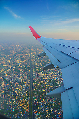 포토 JPG 해외이미지 구름 응시 실루엣 여행 백그라운드 날개 비즈니스 창문 교통시설 자연 하늘 바람 날씨 휴가 비행기 안테나 사람없음 파란색 햇빛 태양 우주 일출 맑음 일몰 뜨거움 공항 도착 항공 출발 상업 활주로 제트기 엔진 대패 해외포토 자연요소 시선 길 컬러 교통 컨셉 통신 항공교통 대중교통 촬영기법 노을 시설 생태계 파일형식 이미지허브