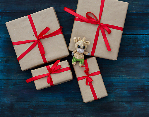 포토 JPG 해외이미지 계절 행복 리본 백그라운드 컨셉 크리스마스장식 크리스마스 겨울 포장 탁자 휴가 새로움 크리스마스선물 선물 사람없음 장식 빨간색 장난감 숫자 놀람 나뭇가지 시골 축하 연도 포장지 활 황소 복고 패키지 판지 해외포토 나무 문자 기념일 감정 컬러 가구 표정 소 파일형식 이미지허브