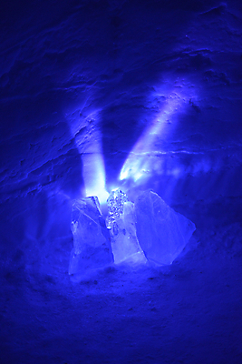 포토 JPG 해외이미지 백그라운드 겨울 자연 추상 불꽃 흑백 풍경 사람없음 물 파란색 빛 우주 보라색 얼음 사진촬영 어둠 공백 거품 방 추위 광선 신선 투명 시원함 크리스탈 질감 마법 내추럴 방사형 진짜 카피스페이스 해외포토 자연요소 계절 컬러 무늬 불 촬영기법 촬영 광석 생태계 파일형식 이미지허브