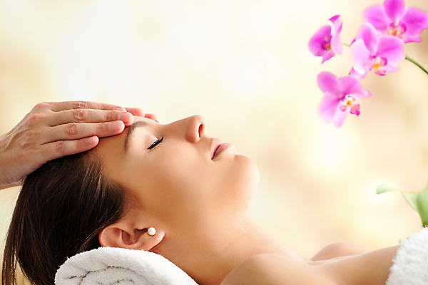 포토 JPG 해외이미지 라이프스타일 여자 얼굴 포즈 컨셉 휴식 스트레스 건강 관리 한명 치료 머리 건강관리 스파 고통 터치 약재 마사지 분위기 지압 복지 테라피 물리치료 물리치료사 조작 치료사 해외포토 직업 1 감정 의학 사람 생활 신체부위 뷰티 약 사회이슈 파일형식 이미지허브