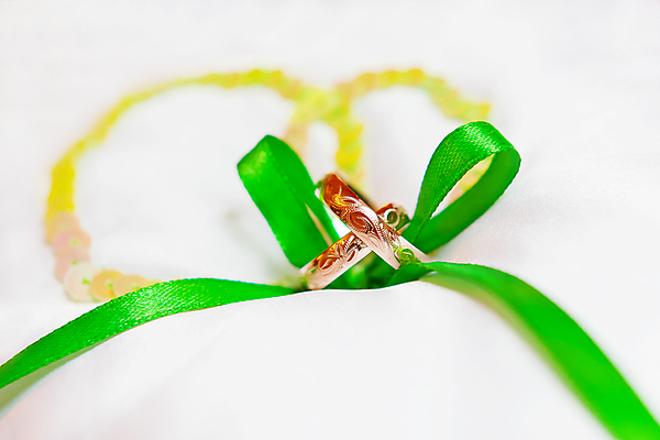 포토 JPG 해외이미지 커플 결혼 백그라운드 패턴 결혼식 사랑 사람없음 장식 금속 반지 쌍 황금 보석 실크 심볼 묘사 질감 약혼 파스텔톤 해외포토 감정 컬러 무늬 장신구 관계 재질 이벤트 직물 광석 약속 파일형식 이미지허브