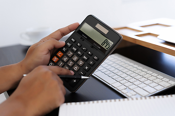 포토 JPG 해외이미지 직업 손 교육 남자 백그라운드 컨셉 비즈니스 사업가 탁자 직장 서기 사람없음 금융 노트북 컴퓨터 사무실 펜 공책 자료 장비 계산기 잡기 업무 비즈니스맨 계산 닫기 분석 오브젝트 보고서 경영자 문서 투자 회계 변호사 계좌 세금 수입 회계사 비용 해외포토 가구 회사 모션 문구용품 사람 신체부위 경제 전자제품 필기구 작업 직장인 리더 파일형식 이미지허브