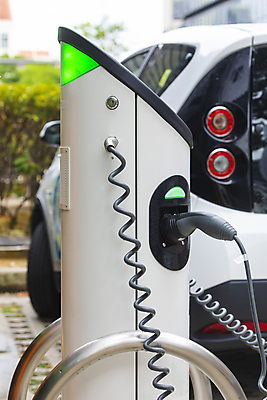 포토 JPG 해외이미지 사람없음 도시 그린에너지 주차 에코 전기자동차 충전기 해외포토 자동차 환경 기계 에너지 충전 파일형식 이미지허브