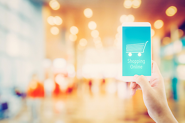 포토 JPG 해외이미지 라이프스타일 손 백그라운드 컨셉 인터넷 비즈니스 모바일 세포 사람 사람없음 스마트폰 쇼핑 세일 걷기 상점 디지털 스크린 카트 정보 흰색 잡기 구매 쇼핑몰 고객 스마트 상업 보케 온라인 전자상거래 마케팅 매각 블러 해외포토 컬러 모션 생활 신체부위 핸드폰 스마트기기 파일형식 이미지허브