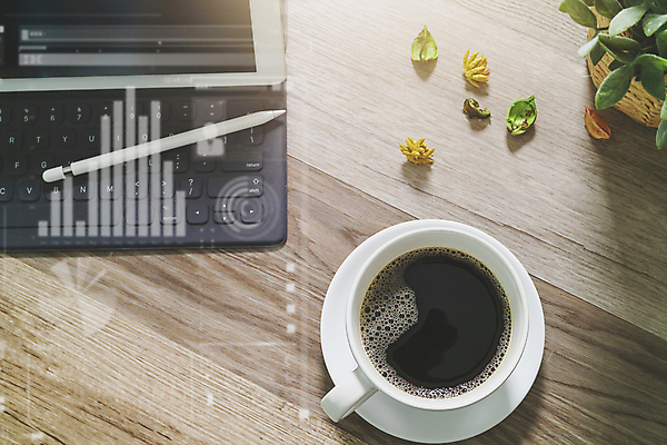 포토 JPG 해외이미지 라이프스타일 접시 교육 커피 음료 음식 백그라운드 비즈니스 탁자 아침 사람없음 목재 장식 컵 컴퓨터 알약 갈색 식당 검은색 어둠 거품 카페 머그컵 흰색 신선 뜨거움 원형 액체 아침식사 설탕 가득함 책상 질감 아로마 에스프레소 내추럴 패드 그런지 단절 백자 카페인 스타일 카피스페이스 해외포토 주간 도형 나무 식기 컬러 가구 재료 생활 전자제품 약 상점 식사 공백 도자기 파일형식 이미지허브