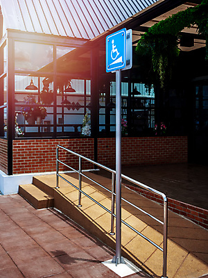 포토 JPG 해외이미지 아이콘 1 디자인 백그라운드 의자 난간 거리 바닥 건강 경고 안전 사람 경사 사람없음 야외 건물 세로 파란색 빛 문 우주 상점 식당 카페 흰색 도시 바퀴 운전사 심볼 사인 휠체어 안락의자 시멘트 배지 지역 봉 장애 돌봄 방법 콘크리트 헬프 해외포토 직업 건축물 컬러 가구 모션 도움 파일형식 이미지허브