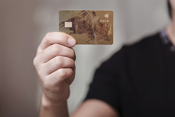 포토 JPG 해외이미지 손 이동 컨셉 돈 비즈니스 손가락 사람 사람없음 금융 경제 쇼핑 세일 엄지손가락 흰색 잡기 비즈니스맨 절약 신용카드 황금 구매 플라스틱 고객 무역 주기 상업 신분 결제 소매 빚 계좌 요금 인출 비용 해외포토 남자 산업 컬러 모션 재질 신체부위 직장인 재산 파일형식 이미지허브