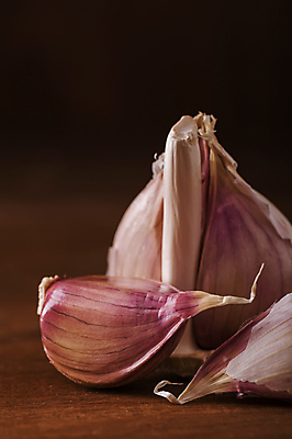 포토 JPG 해외이미지 음식 채소 전구 마늘 종류 요리 사람없음 목재 머리 힘 양념 조미료 맛 약초 자르기 매움 냄새 뿌리 성분 식용 퀼트 해외포토 나무 컨셉 재료 모션 신체부위 풀_식물 향미료 파일형식 이미지허브