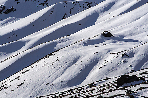 포토 JPG 해외이미지 계절 벽 여행 백그라운드 겨울 자연 벽지 표면 산 풍경 경사 사람없음 파란색 냉동 얼음 검은색 추위 덮개 바위 흰색 신선 묘사 질감 절정 해외포토 자연요소 컬러 뚜껑 돌_바위 생태계 파일형식 이미지허브
