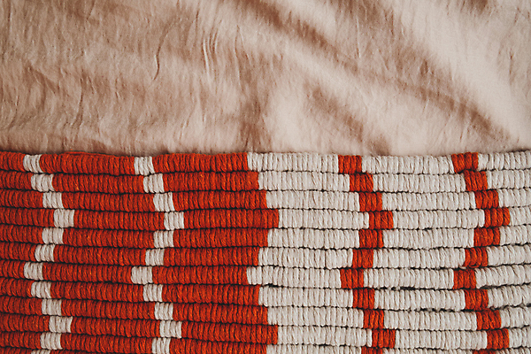 포토 JPG 해외이미지 여자 밧줄 백그라운드 패턴 추상 실내 매달리기 관리 취미 사람없음 장식 빨간색 갈색 흰색 면 뜨개질 실 주식 묘사 오브젝트 질감 열정 수공예 내추럴 양모 핸드메이드 카피스페이스 해외포토 감정 줄 컬러 무늬 모션 사람 내부 금융 공백 직물 공예 파일형식 이미지허브