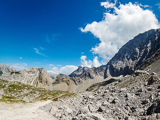 포토 JPG 해외이미지 나무 응시 여행 자연 휴가 산 파노라마 미소 풍경 사람없음 야외 컬러풀 햇빛 맑음 하이킹 가을 시골 오스트리아 고독 편안함 그림 절정 터키석 바이에른 해외포토 식물 시선 계절 감정 유럽 컬러 레저 날씨 독일 촬영기법 표정 태양 감각 보석 생태계 파일형식 이미지허브