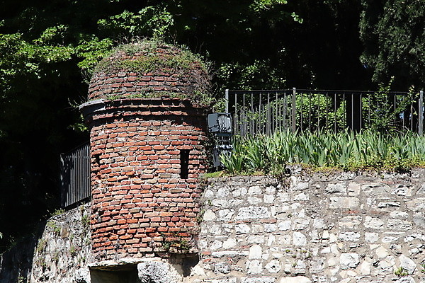 포토 JPG 해외이미지 외관 유럽 건축양식 풍경 사람없음 가로 탑 이탈리아 바위 도시 성 중세 역사 중앙 북쪽 타운 옛날 정문 해외포토 건축물 건축 나라 문 돌_바위 방향 파일형식 이미지허브