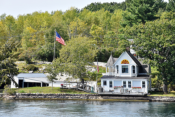 포토 JPG 해외이미지 주간 나무 공원 호수 바다 섬 여행 컨셉 캐나다 요트 자연 휴가 주택 풍경 사람없음 야외 건물 목재 물 여름 강 환경 회색 물방울 보트 고급 숲 속도 진짜 해외포토 자연요소 식물 건축물 계절 공공시설 컬러 북아메리카 배_교통 재료 생태계 파일형식 이미지허브