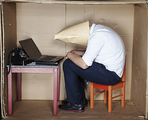 포토 JPG 해외이미지 전신 남자 의자 실내 고개숙이기 한명 앉기 정장 성인 옆모습 상자 종이봉투 비즈니스맨 책상 좁은 웅크림 우울감 우울증 성인남자한명만 해외포토 1 옷 감정 뷰포인트 가구 비즈니스 모션 봉투 숙이기 사람 내부 직장인 질병 남자한명만 성인남자만 파일형식 이미지허브