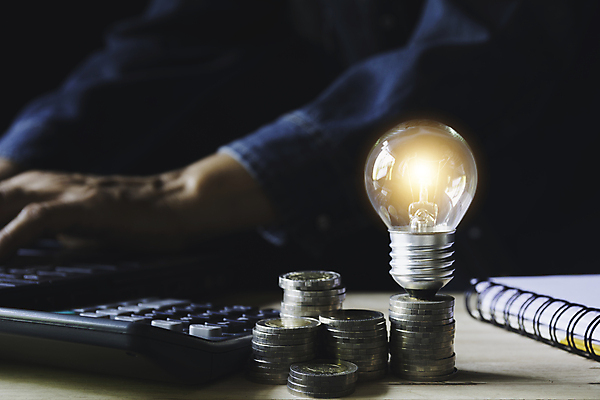 포토 JPG 해외이미지 직업 손 디자인 남자 백그라운드 컨셉 비즈니스 전구 사업가 통신 상상 유리 탁자 아이디어 관리 창조 사람없음 노트북 빛 컴퓨터 사무실 쌓기 디지털 동전 공책 힘 에너지 램프 타이핑 잡기 작업 네트워크 혁명 광 발명 선견지명 이해 해외포토 가구 돈 모션 재질 문구용품 조명 사람 신체부위 전자제품 파일형식 이미지허브