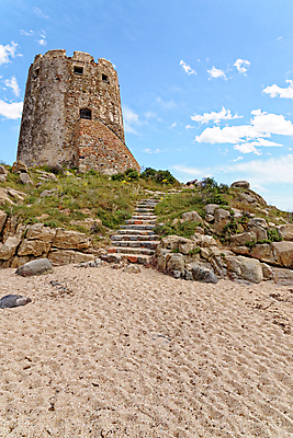 포토 JPG 해외이미지 유럽 모래 바다 섬 여행 백그라운드 건축양식 자연 하늘 휴가 풍경 사람없음 야외 건물 물 여름 파란색 탑 이탈리아 만 성 지중해 스페인어 터키석 해외포토 자연요소 건축물 계절 건축 나라 컬러 보석 생태계 파일형식 이미지허브