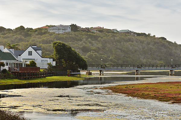 포토 JPG 해외이미지 나무 호수 여행 백그라운드 난간 자연 휴가 주택 풍경 사람없음 가로 초록색 물 강 평화 마을 사진촬영 침묵 흰색 시골 해조류 숲 강가 은퇴 언덕 타운 이웃 남아프리카 철책 해외포토 자연요소 식물 컬러 컨셉 아프리카 건물 촬영 소리 도시 해양식물 생태계 파일형식 이미지허브