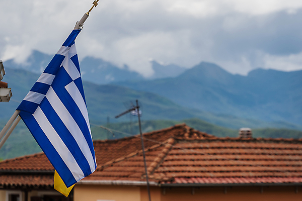 포토 JPG 해외이미지 여행 십자가 날리기 바람 휴가 산 주택 사람없음 야외 빨간색 파란색 마을 침묵 흰색 깃발 심볼 타일 그리스 오브젝트 봉 북쪽 설정 그리스인 돛대 전국 메테오라 해외포토 자연요소 서양인 유럽 컬러 모션 날씨 건물 소리 세계문화유산 방향 파일형식 이미지허브