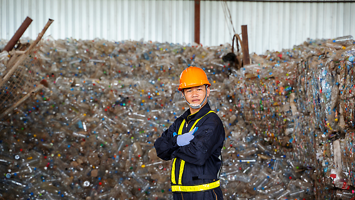 포토 JPG 해외이미지 식물 산업 백그라운드 가방 비즈니스 공장 한명 초록색 파란색 반려동물 쌓기 환경 기계 재활용 흰색 제조 보호 쓰레기 폐기물 플라스틱 수집 버리기 생태계 에스컬레이터 부활 흙더미 낭비 경영 방법 생태학 중고 컨베어밸트 해외포토 동물 1 잡화 교육 컬러 컨셉 공업 모션 재질 사람 흙 친환경 파일형식 더미 이미지허브