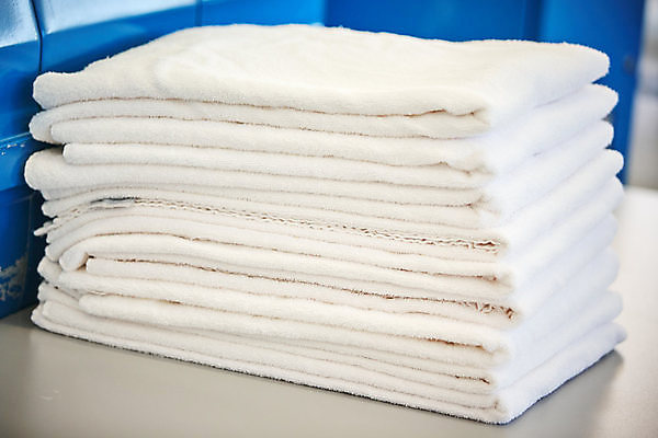 포토 JPG 해외이미지 산업 백그라운드 호텔 건조 사람없음 빨간색 쌓기 이불 식탁보 흰색 침대 직물 면 그룹 빨래 질감 시트 흙더미 세탁소 접기 많음 해외포토 컬러 가구 컨셉 가사 침구 모션 숙소 흙 파일형식 더미 이미지허브