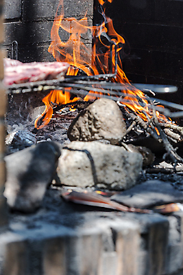 포토 JPG 해외이미지 전통 접시 문화 음식 불 불꽃 육류 스테이크 요리 사람없음 주방 요리사 식사 저녁식사 미국 소고기 신선 뜨거움 원형 소 소시지 중앙 그릴 바비큐 굽기 먹기 유기농 바비큐립 남쪽 토막 아르헨티나 점심식사 등심 석탄 여신 해외포토 자연요소 도형 직업 식기 웰빙 북아메리카 식재료 포유류 모션 주방용품 서양음식 남아메리카 가공식품 구이 방향 파일형식 이미지허브